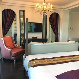 Zimmer mit Kingsize-Bett